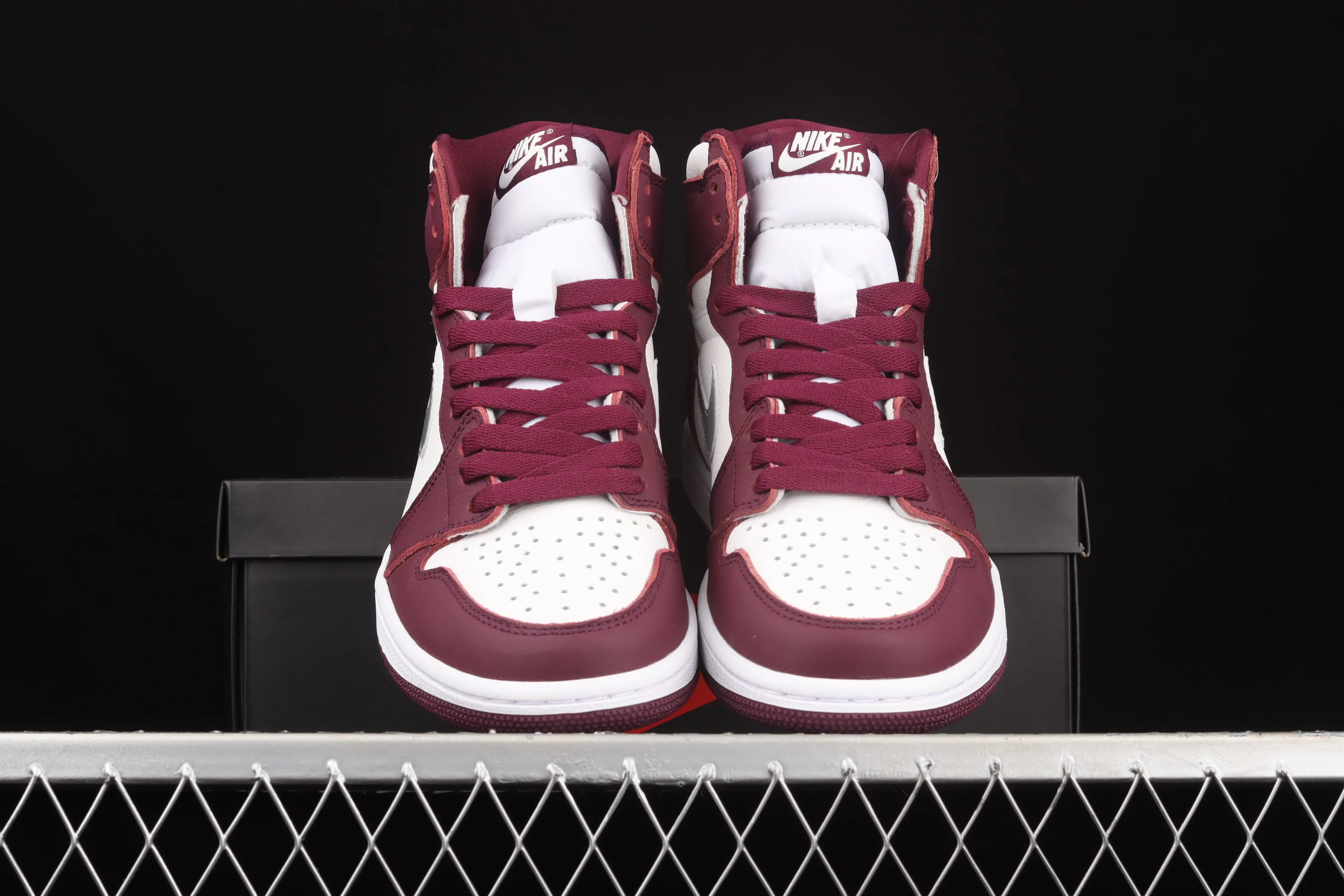 All categories Air Jordan Jordan series basketball shoes Air Jordan 1 High pure original version Air Jordan 1 Retro High OG "Bordeaux" AJ1 Joe 1 Bordeaux burgundy high-top basketball shoes 555088-611